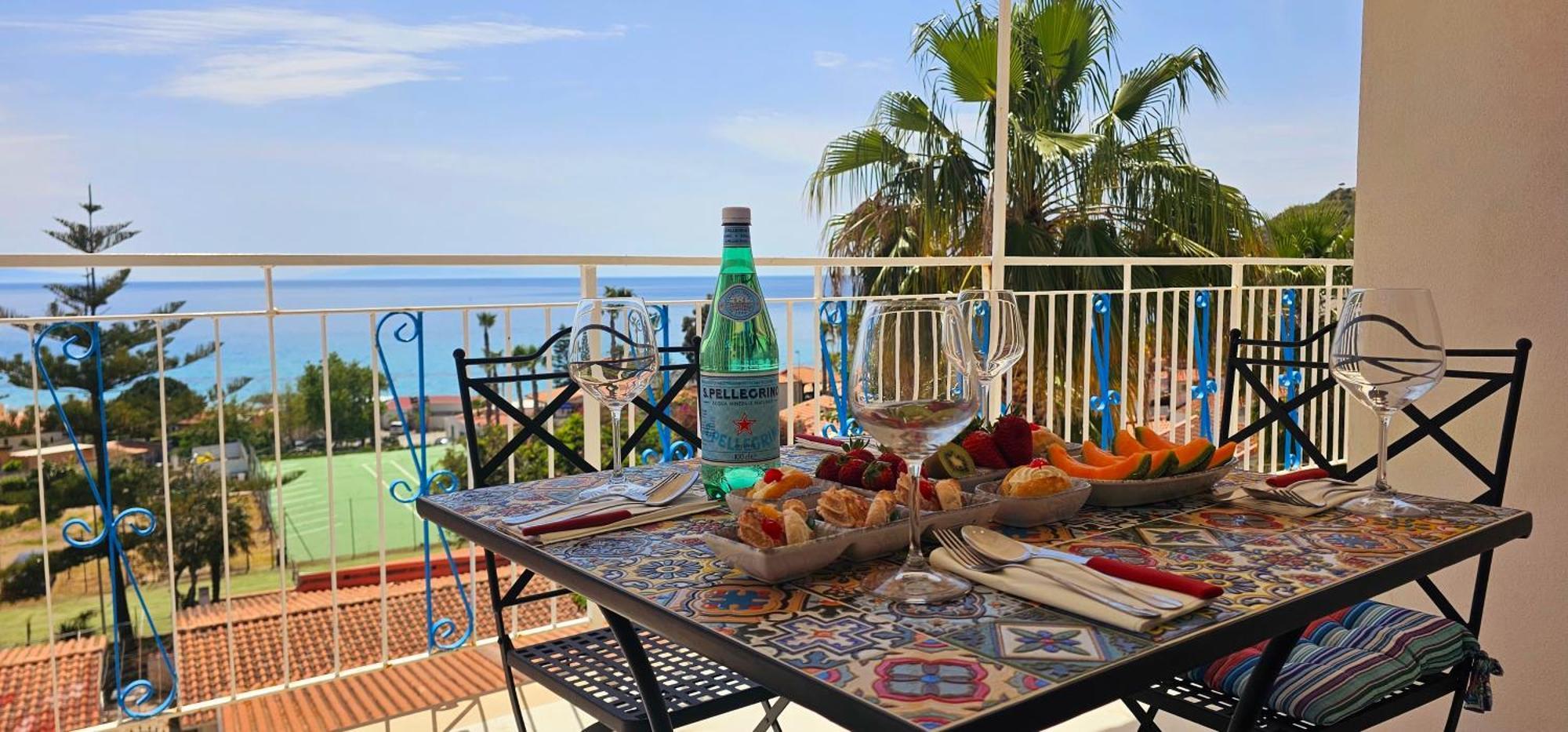 Ninfa Sul Mare Apartments 50 M E T R I Dal Mare Best Breakfast And Free Parking Capo Vaticano Exterior foto